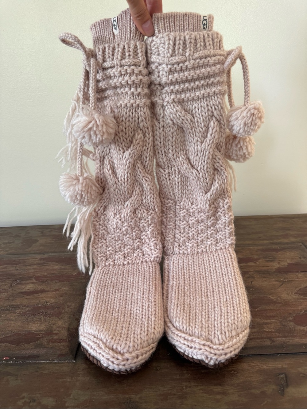 Ugg Cozy Thick Knit Slipper Socks beige Pom Pom anti slip sole women’s size 7/8